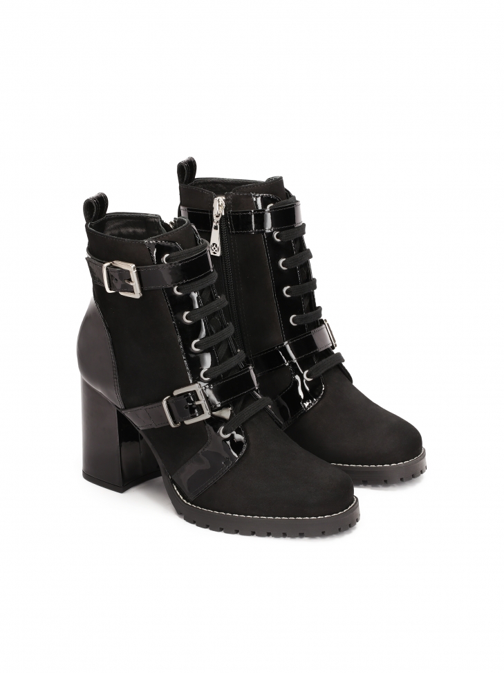 Ponadczasowe botki z łączonych materiałów