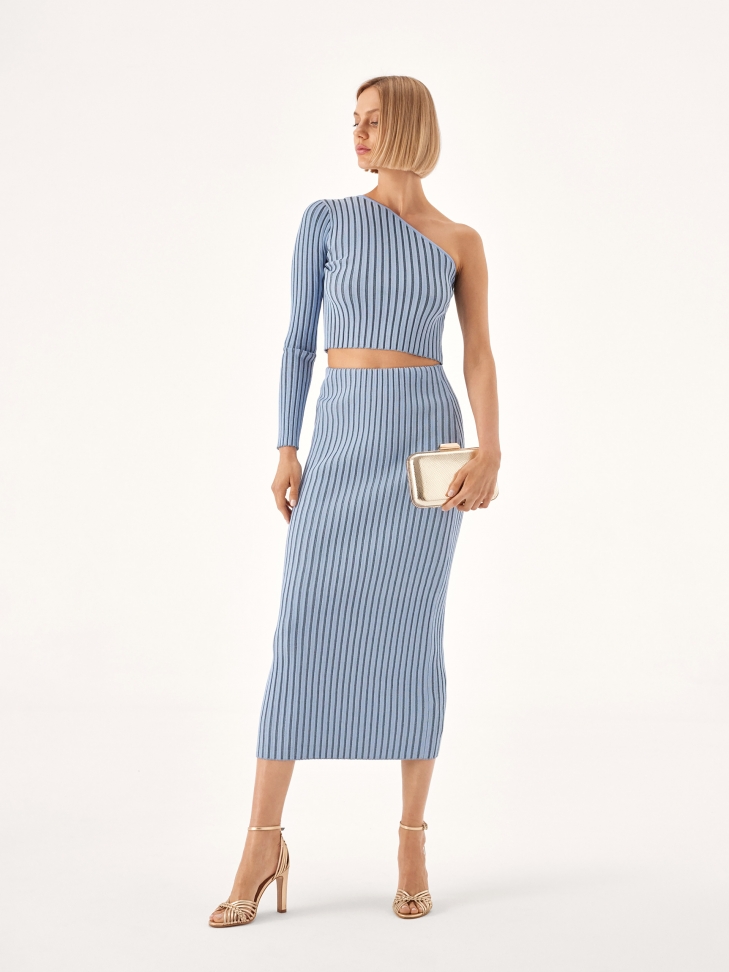 Złote sandały z przeplatanymi paskami