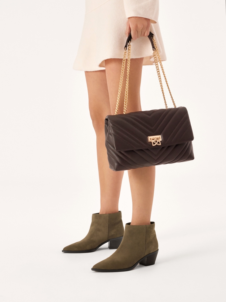 Niskie zamszowe botki typu kowbojki