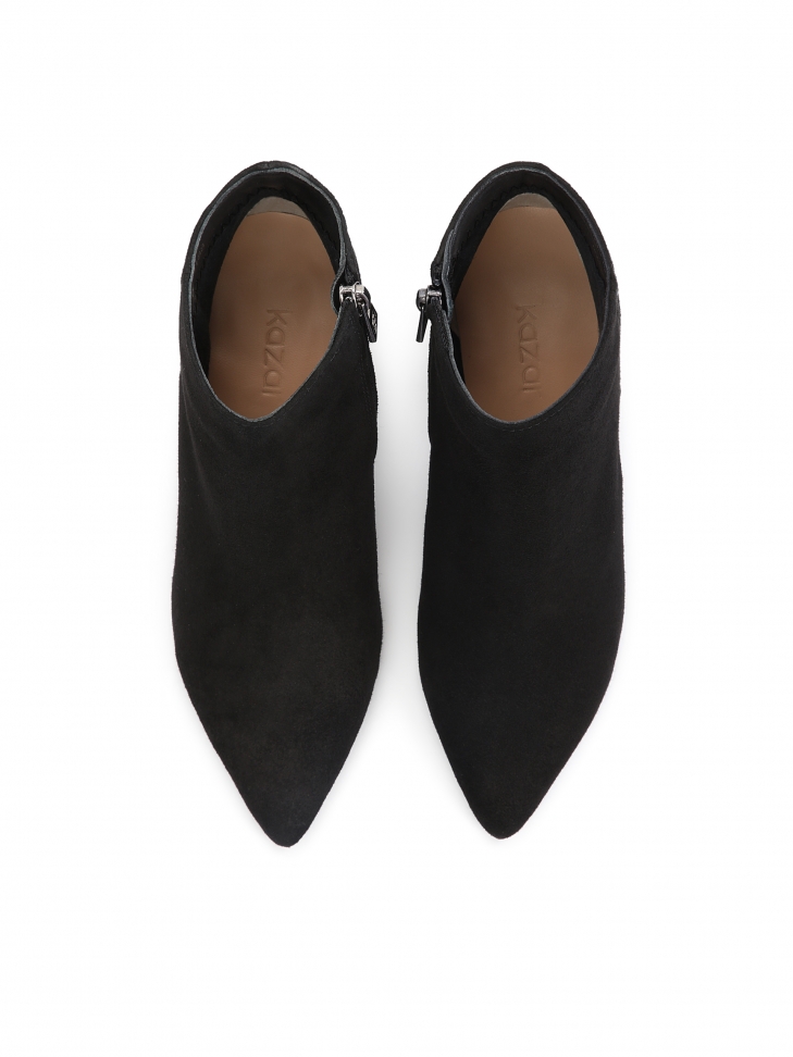 Zamszowe czarne botki na szerokim obcasie