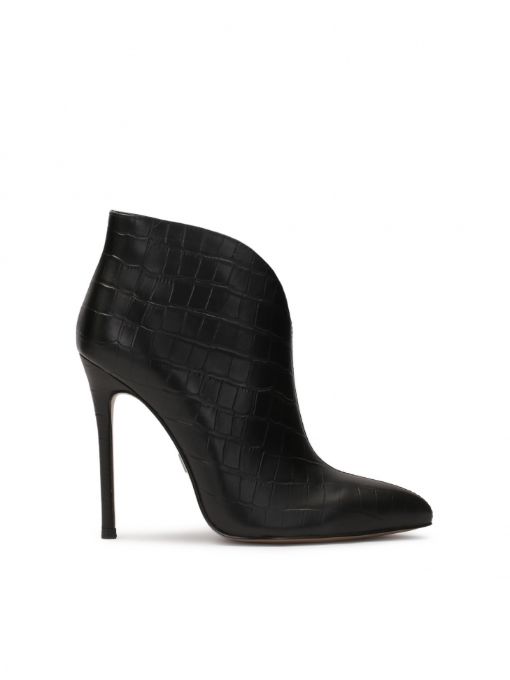 Niskie botki na smukłym obcasie