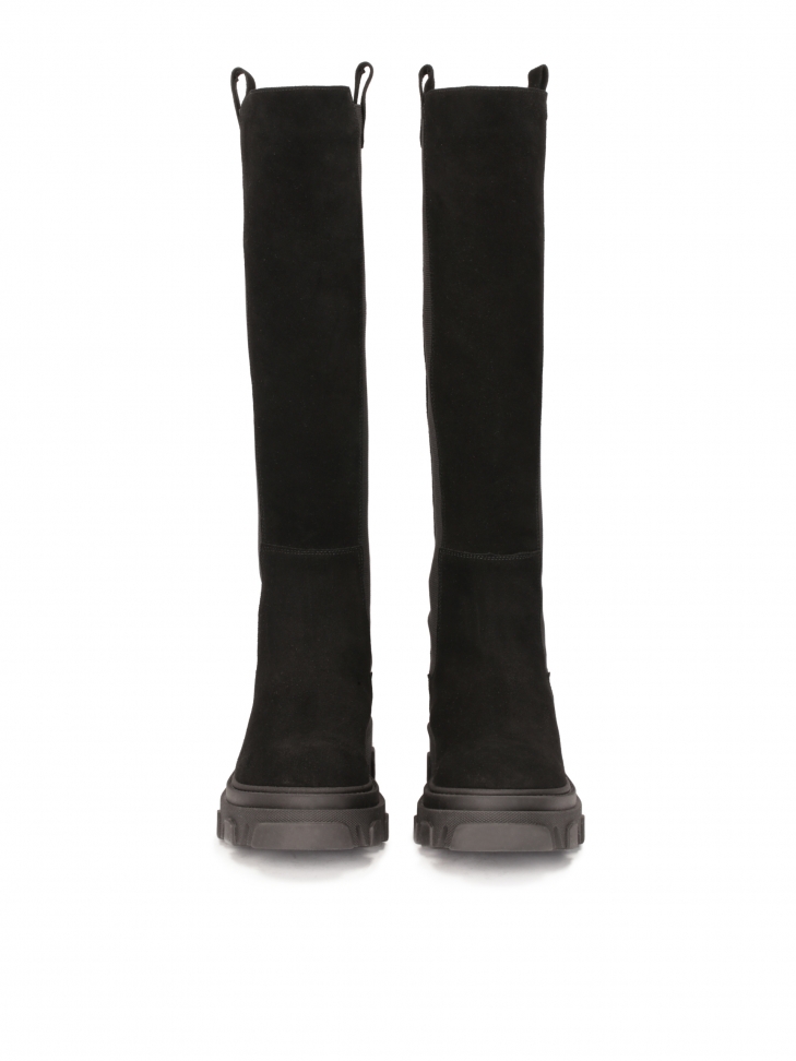 Zamszowe kozaki ze wsuwaną cholewką