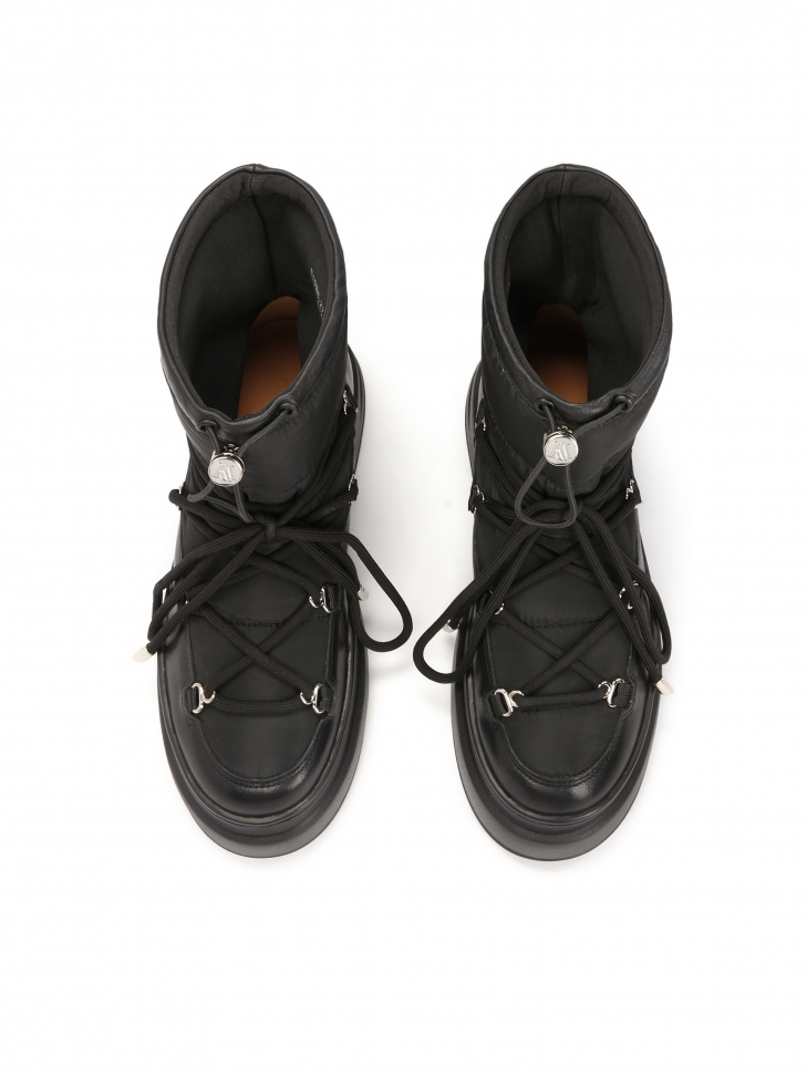 Czarne śniegowce z wiązaniem na grubej podeszwie