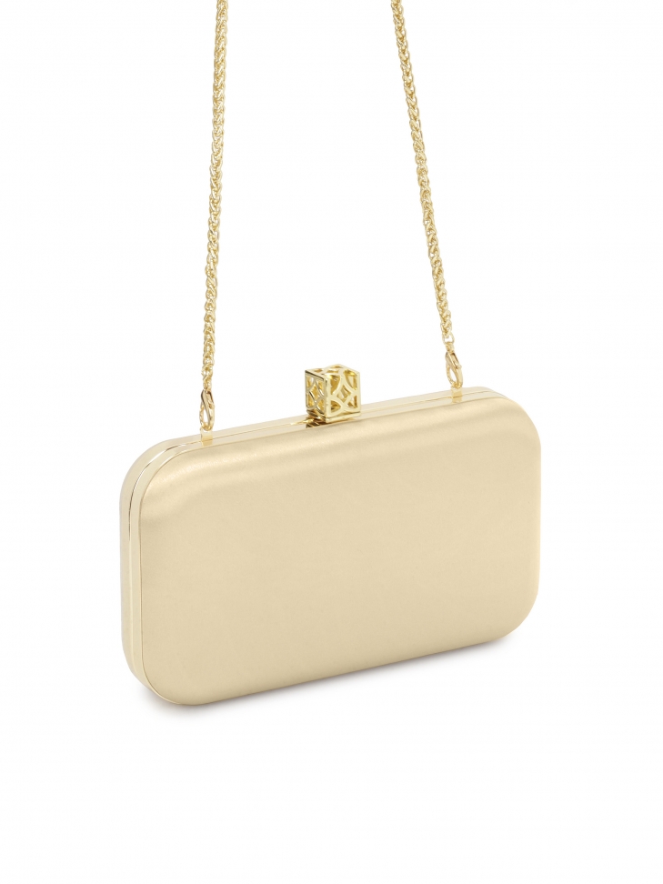 Beżowa kopertówka z efektownym zapięciem