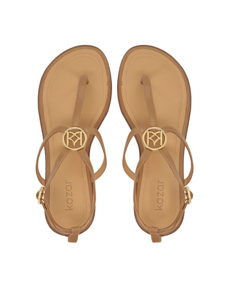 Jasnobrązowe sandały typu japonki z monogramem