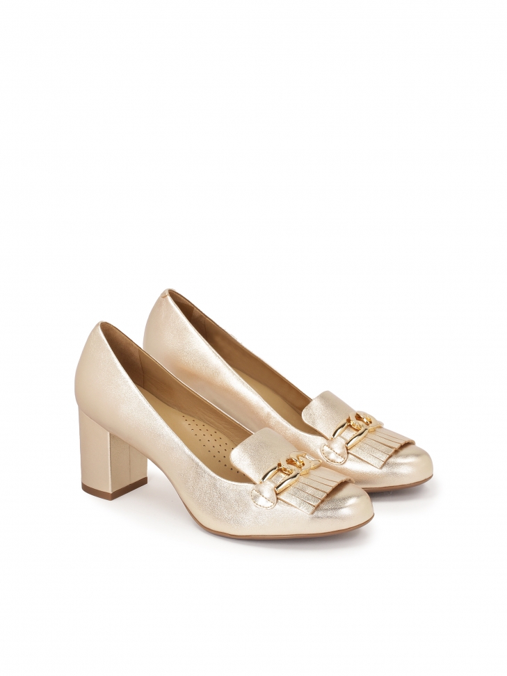 Złote ponadczasowe czółenka na słupku