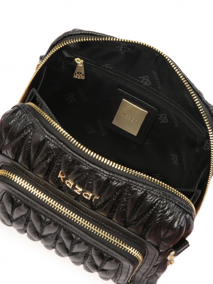 Skórzana czarna torebka z długim paskiem