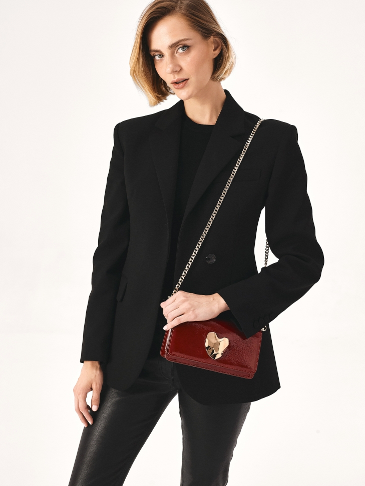 Bordowa torebka z marszczonej lakierowanej skóry