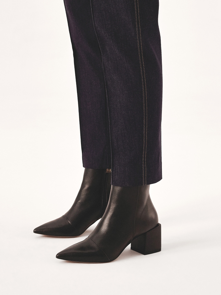 Czarne skórzane botki z kwadratowym obcasem