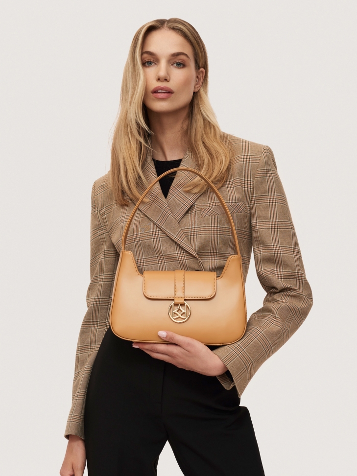 Jasnobrązowa torebka baguette z klapką