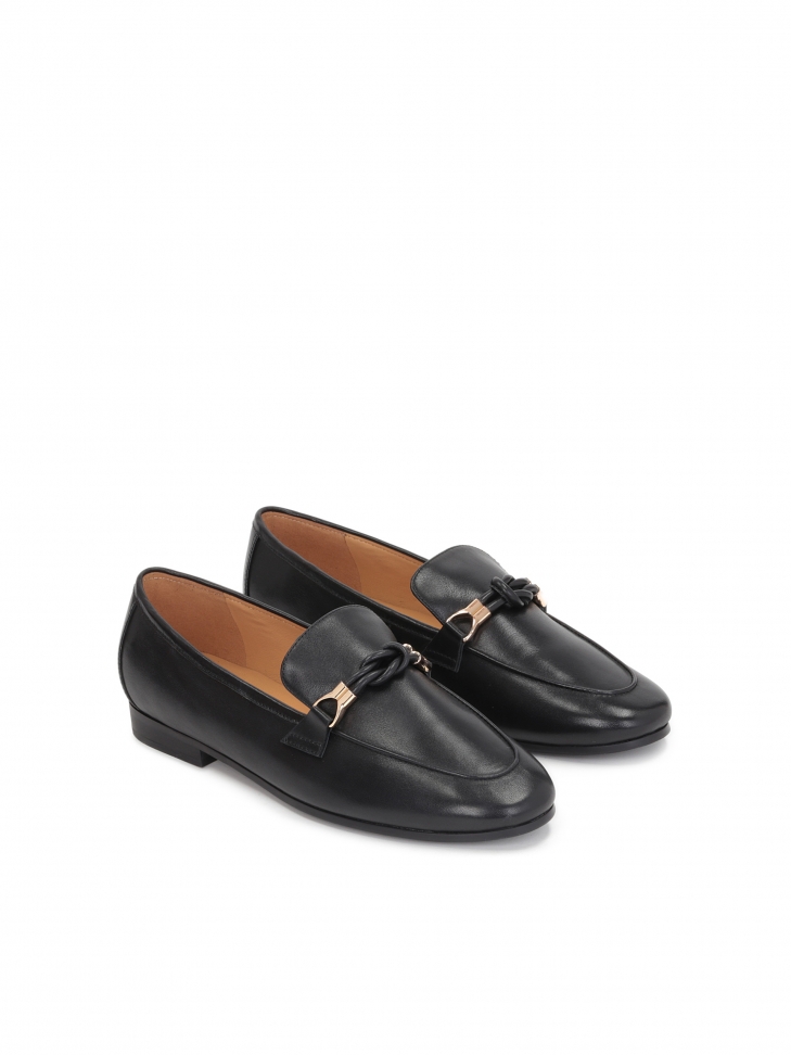 Czarne skórzane półbuty na płaskim obcasie