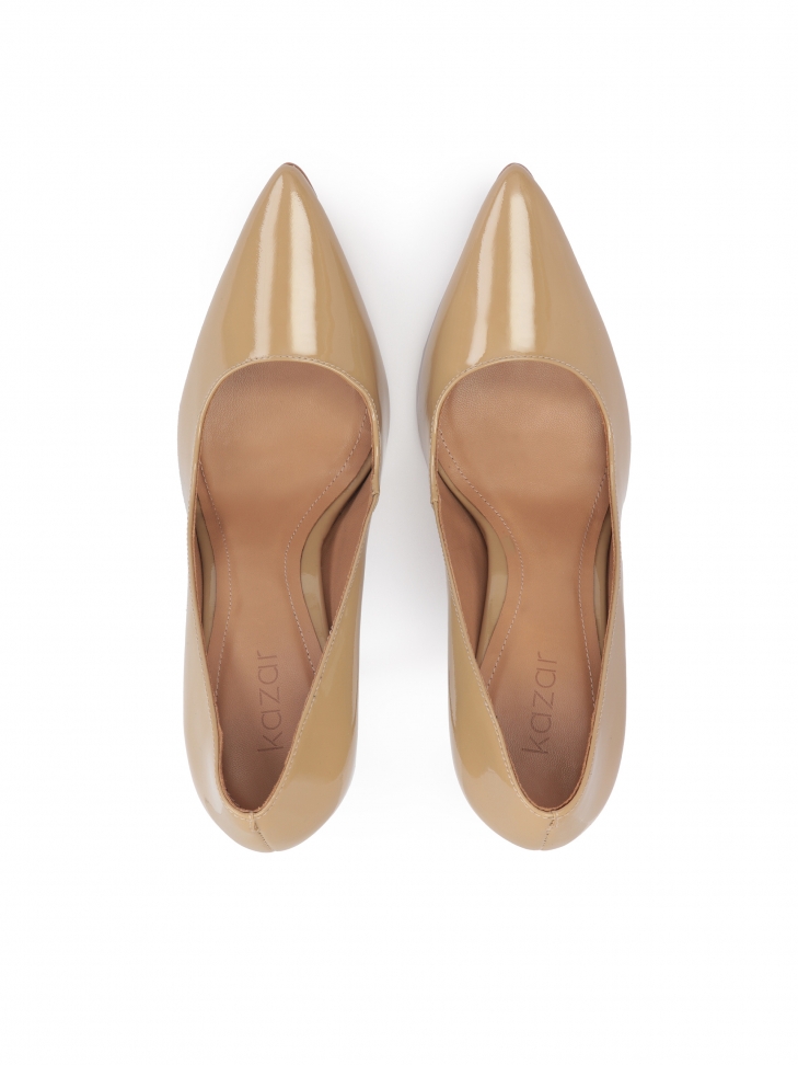 Jasnobrązowe lakierowane czółenka o ponadczasowym oju