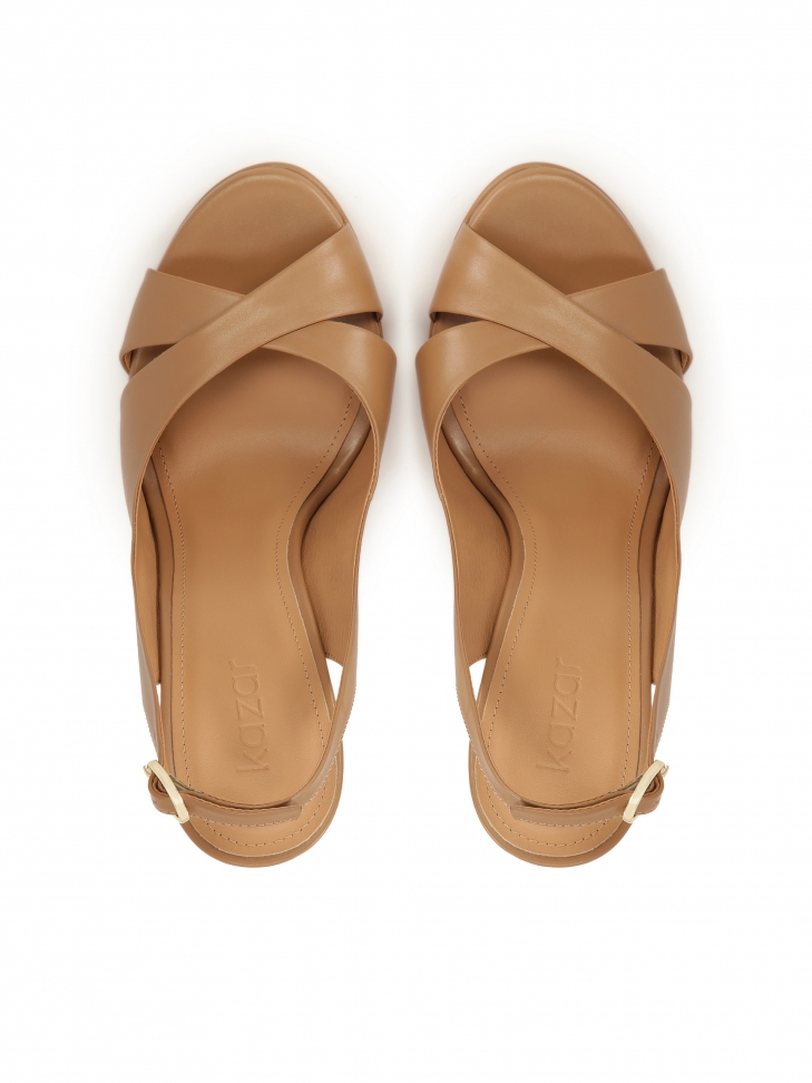 Skórzane snadały z paskiem za piętę