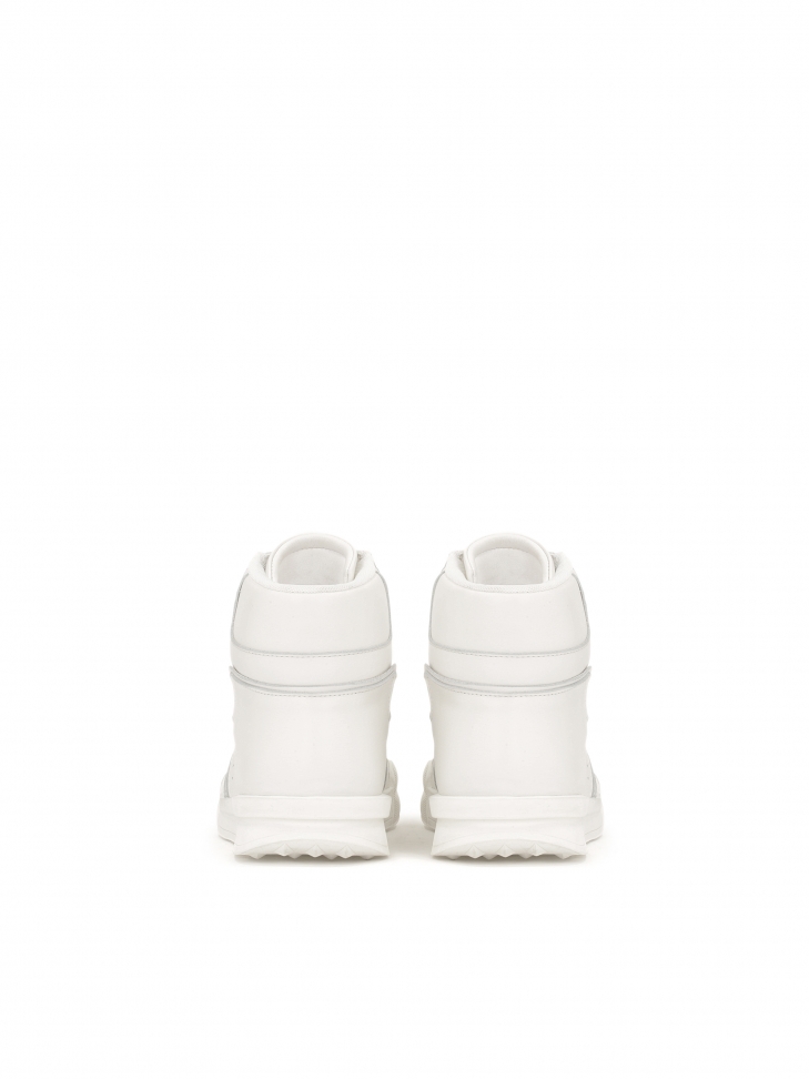 Nowoczesne sneakersy męskie z przeszyciami i perforacją