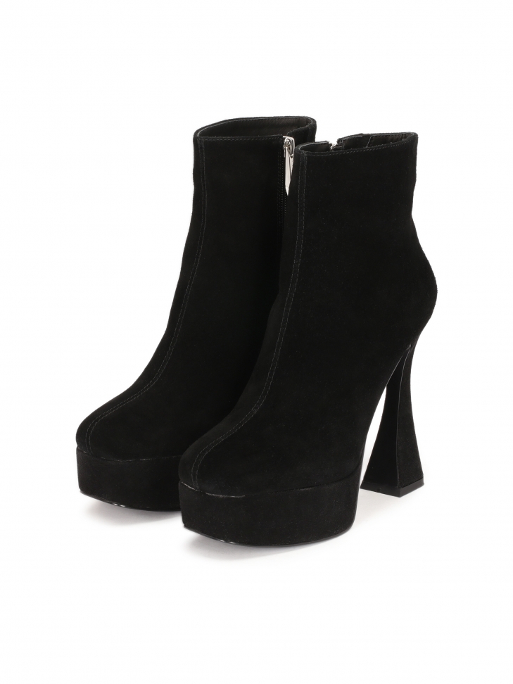 Zamszowe botki na platformie z wysokim obcasem