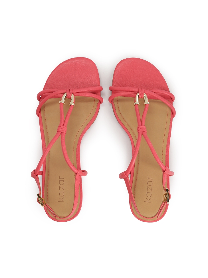 Płaskie skórzane sandały z ozdobą