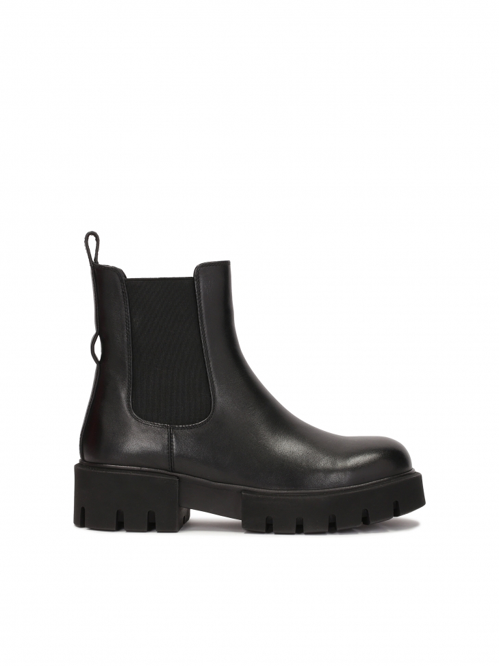 Botki typu chelsea z ozdobnym odpinanym paskiem