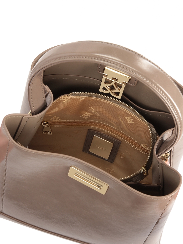 Skórzana torebka z eleganckim zapięciem