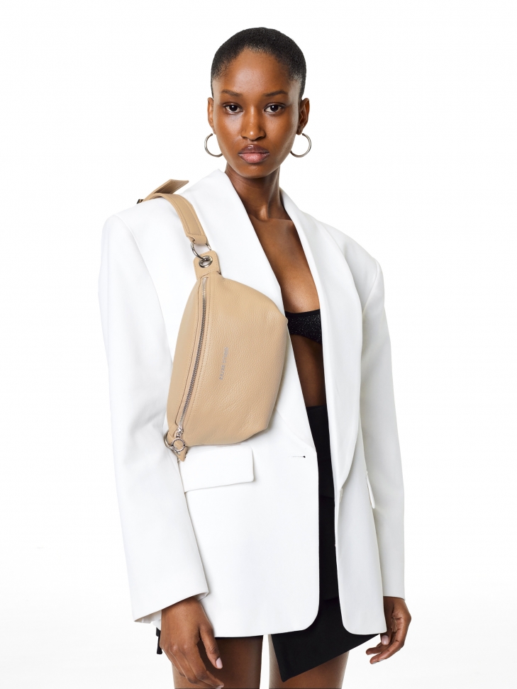 Beżowa nerka ze skóry