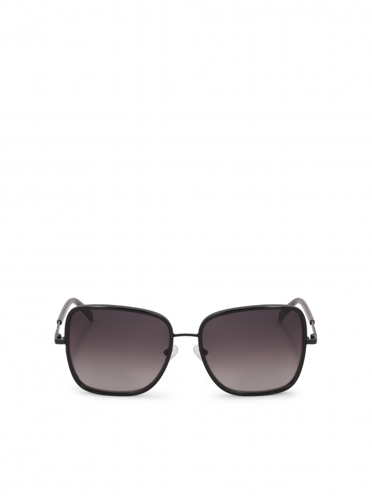 Czarne okulary przeciwsłoneczne