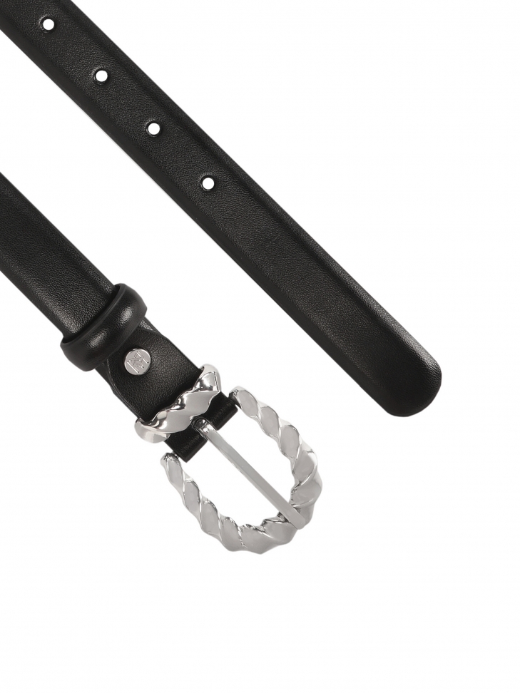 Czarny skórzany pasek ze zdobioną sprzączką