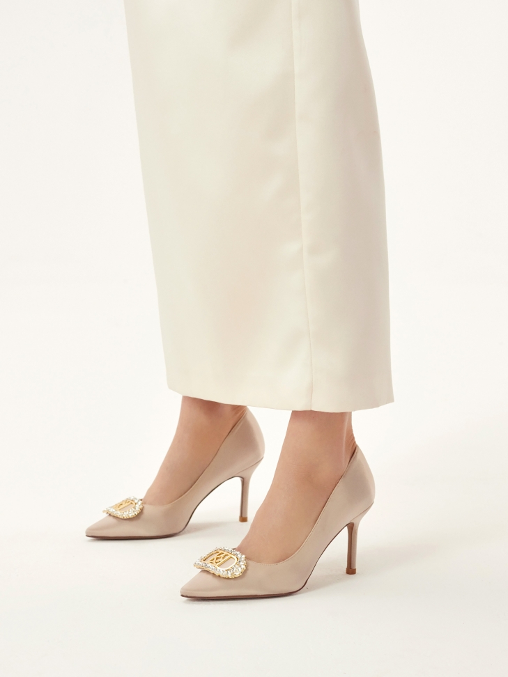 Zdobione ślubne czółenka z beżowej tkaniny