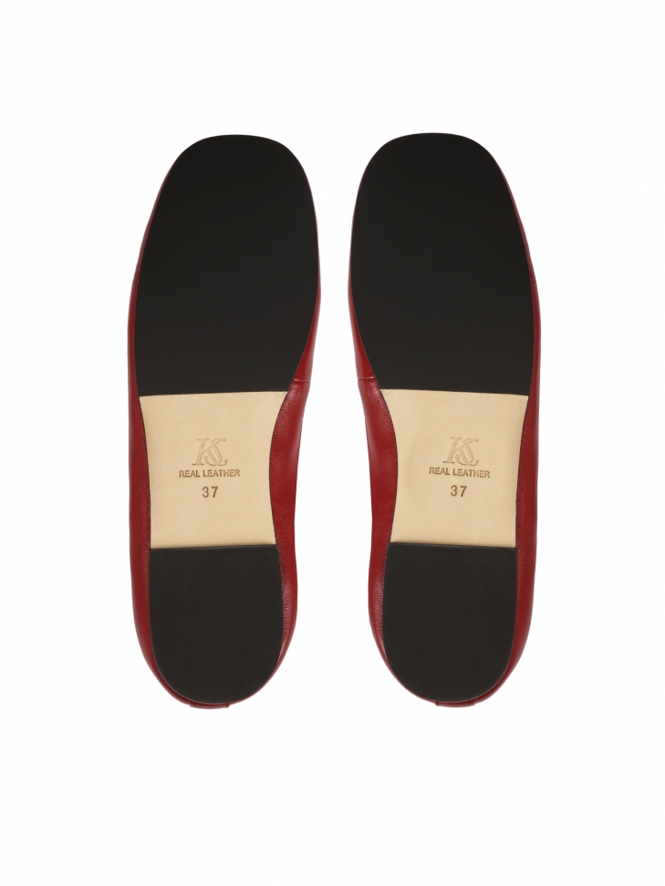 Wiązane czerwone baleriny na skórzanej podeszwie