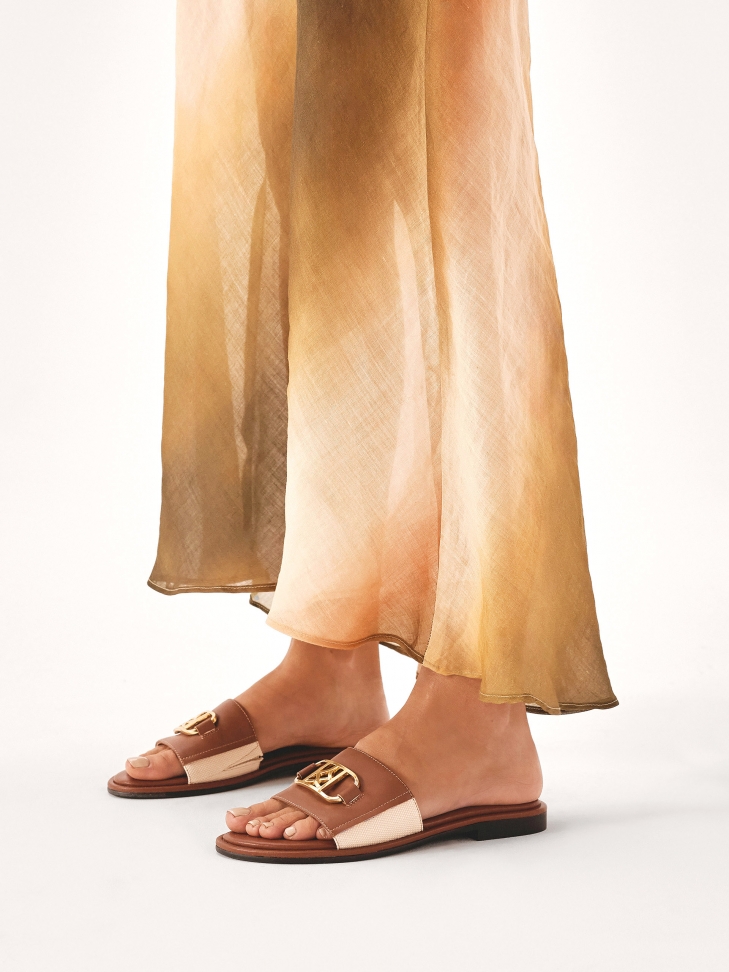 Płaskie brązowo-beżowe klapki