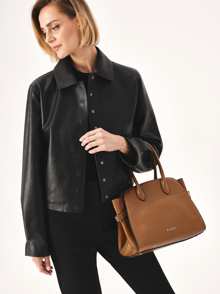 Jasnobrązowa torebka z regulowanymi bokami