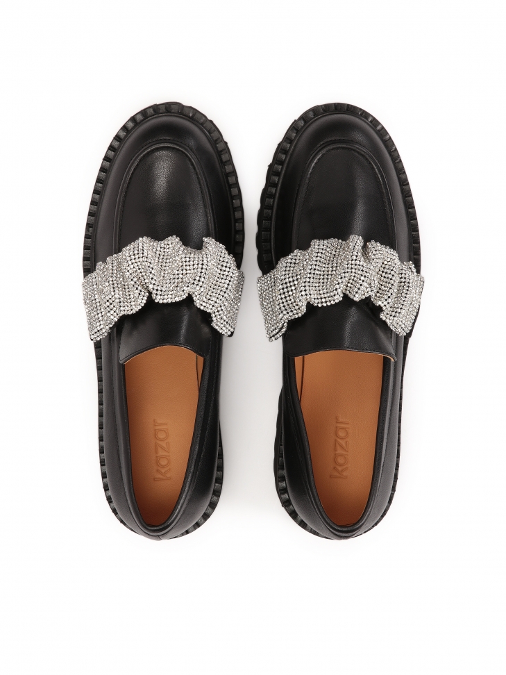 Czarne półbuty z wymiennymi ozdobnymi paskami