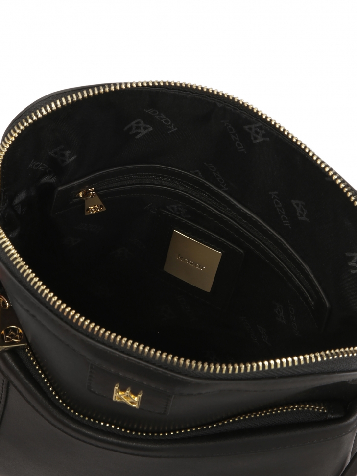 Czarna skórzana torebka listonoszka