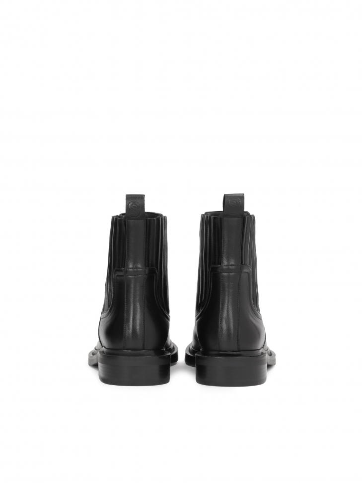 Botki chelsea ze skóry w czarnym kolorze