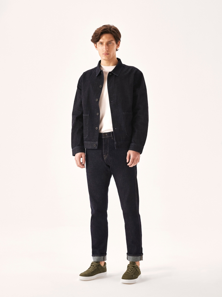 Zamszowe sneakersy w kolorze khaki na białej podeszwie