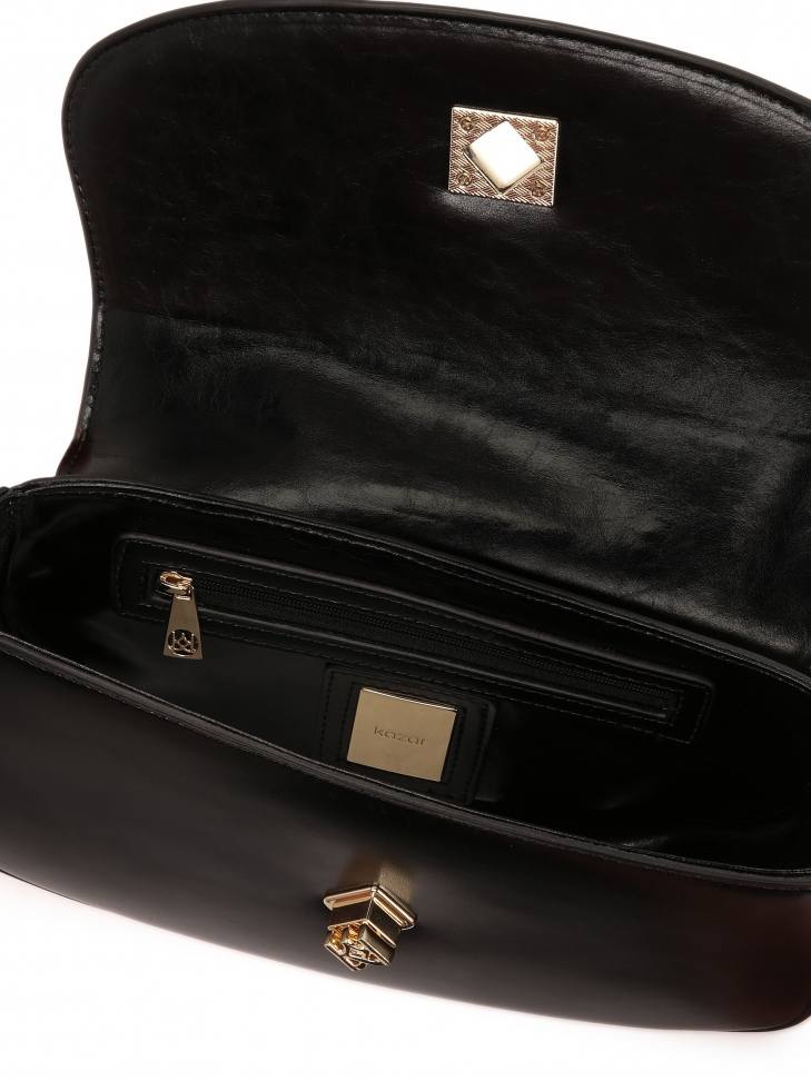 Czarna zaoąglona torebka z łańcuchem na ramię