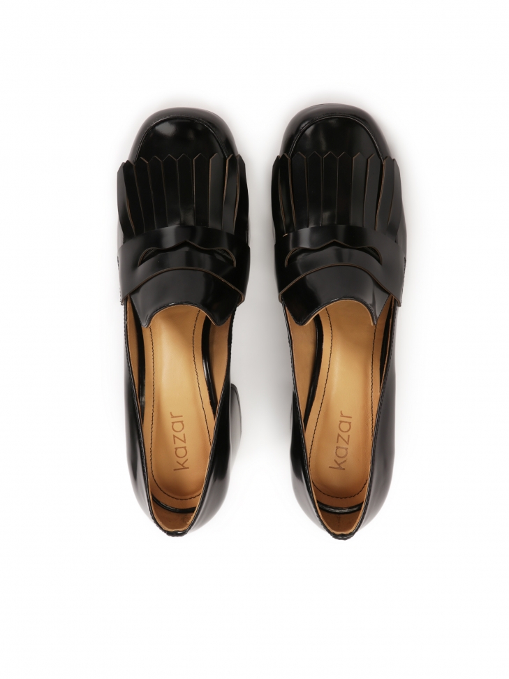 Czarne czółenka z frędzlami i szerokim obcasem