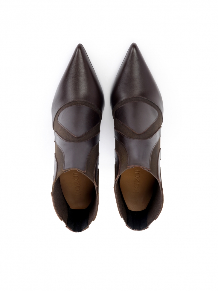 Ciemnobrązowe wsuwane botki w finezyjny wzór