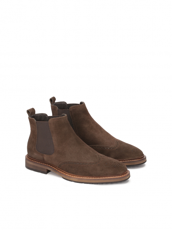 Brązowe sztyblety z rozetowym zdobieniem