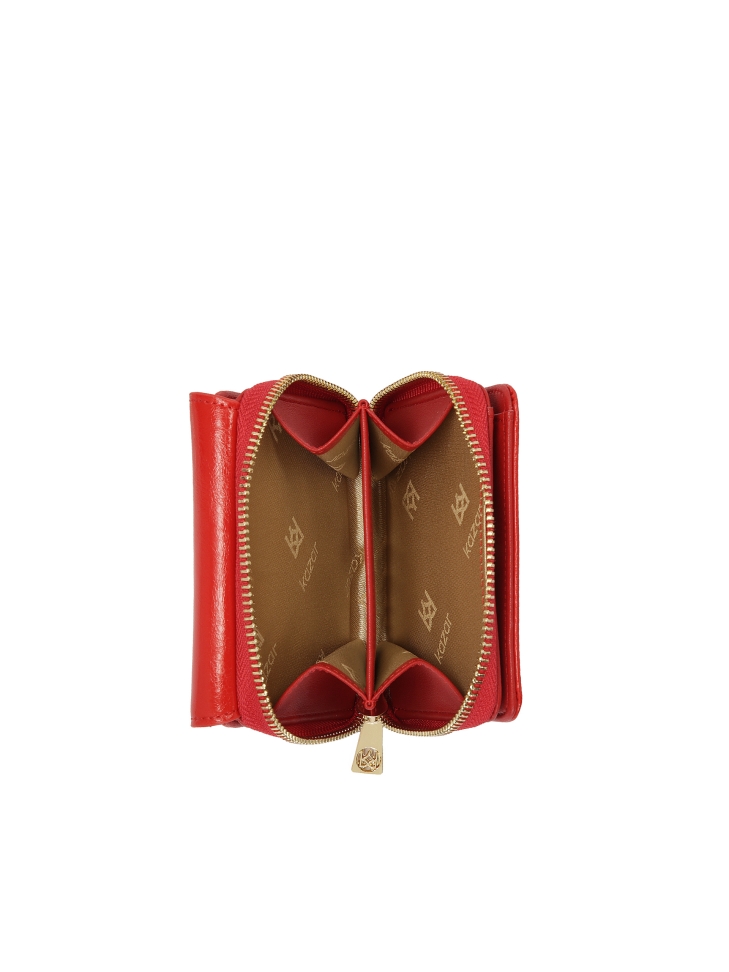 Czerwony portfel z ozdobnym zapięciem