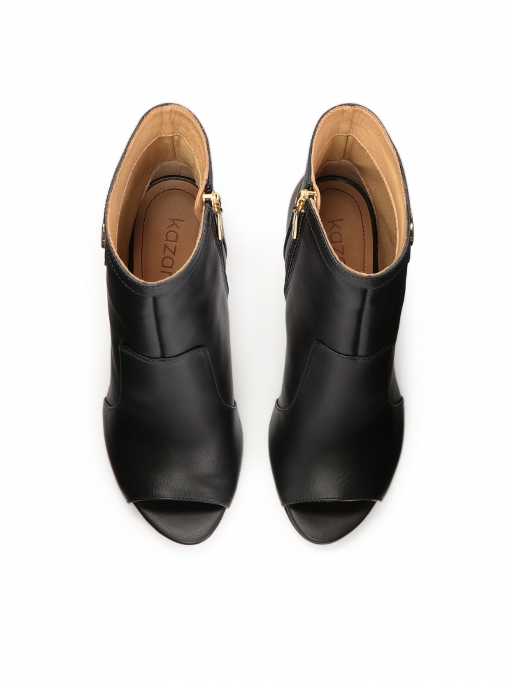 Czarne skórzane botki peep toe