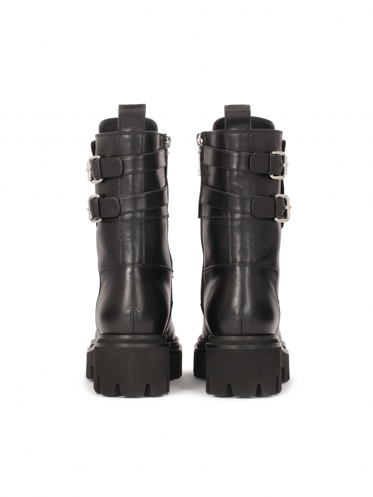 Czarne skórzane trzewiki w militarnym stylu
