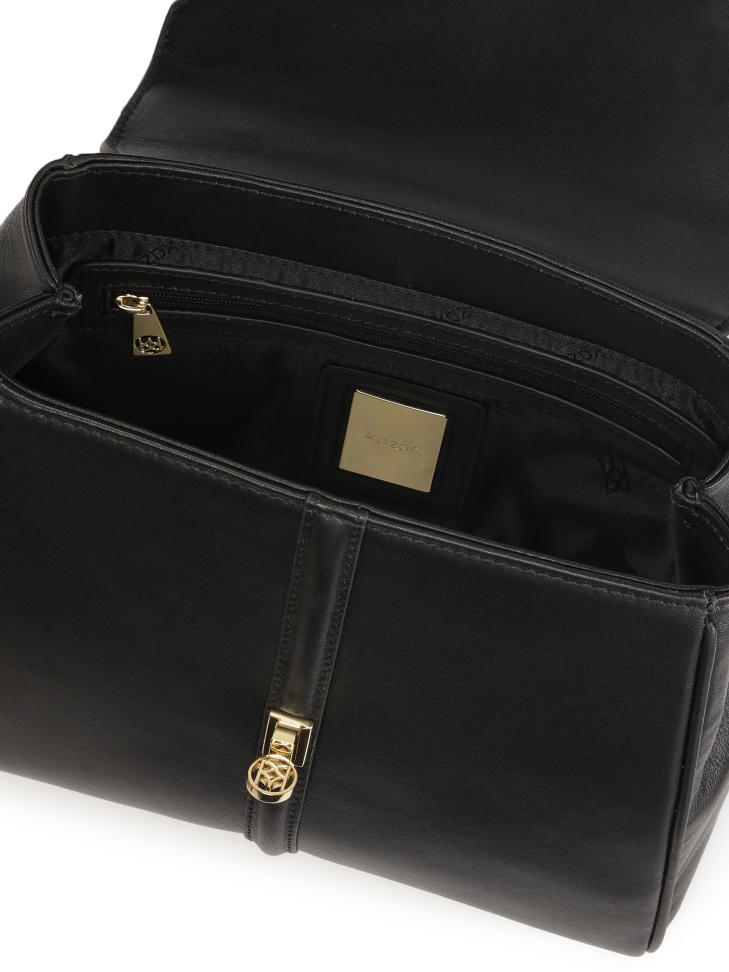 Czarna torebka typu kuferek z rączką