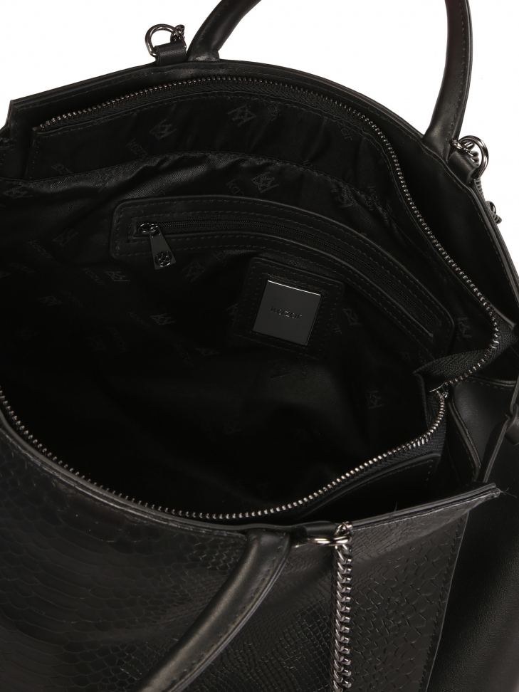 Torebka o unikalnym kształcie z tłoczonym wzorem