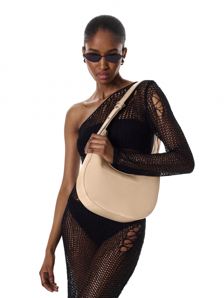 Beżowa torebka z uchwytem na ramię