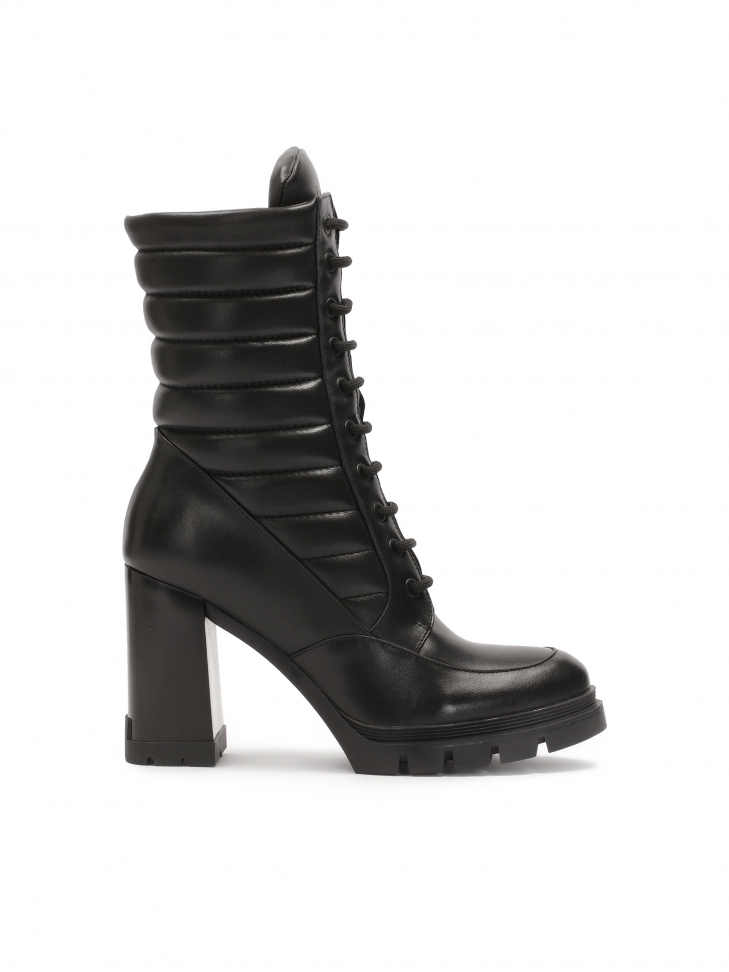 Sznurowane botki z pikowanej skóry