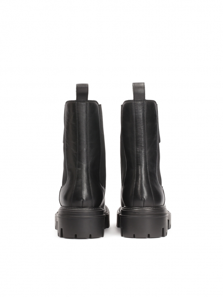 Skórzane botki z elastycznymi gumami w cholewce