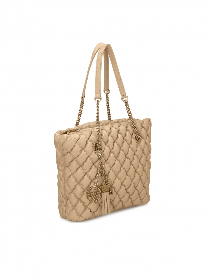 Miękka pikowana torebka z odpinanym brelokiem