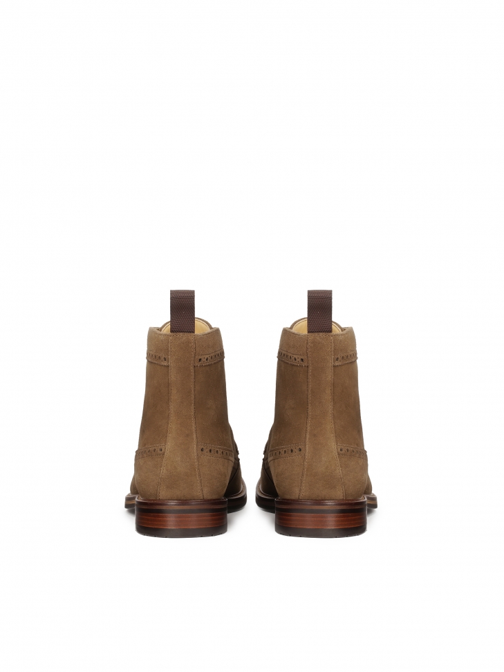 Zamszowe trzewiki z rozetowym zdobieniem