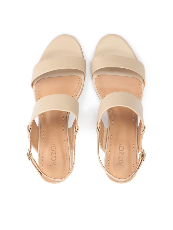 Skórzane beżowe sandały na szerokim obcasie