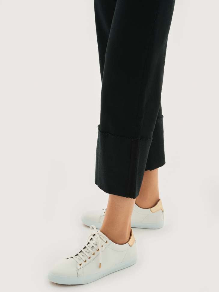 Białe sneakersy damskie