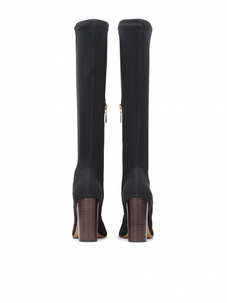 Kozaki z elastycznej tkaniny na brązowym obcasie